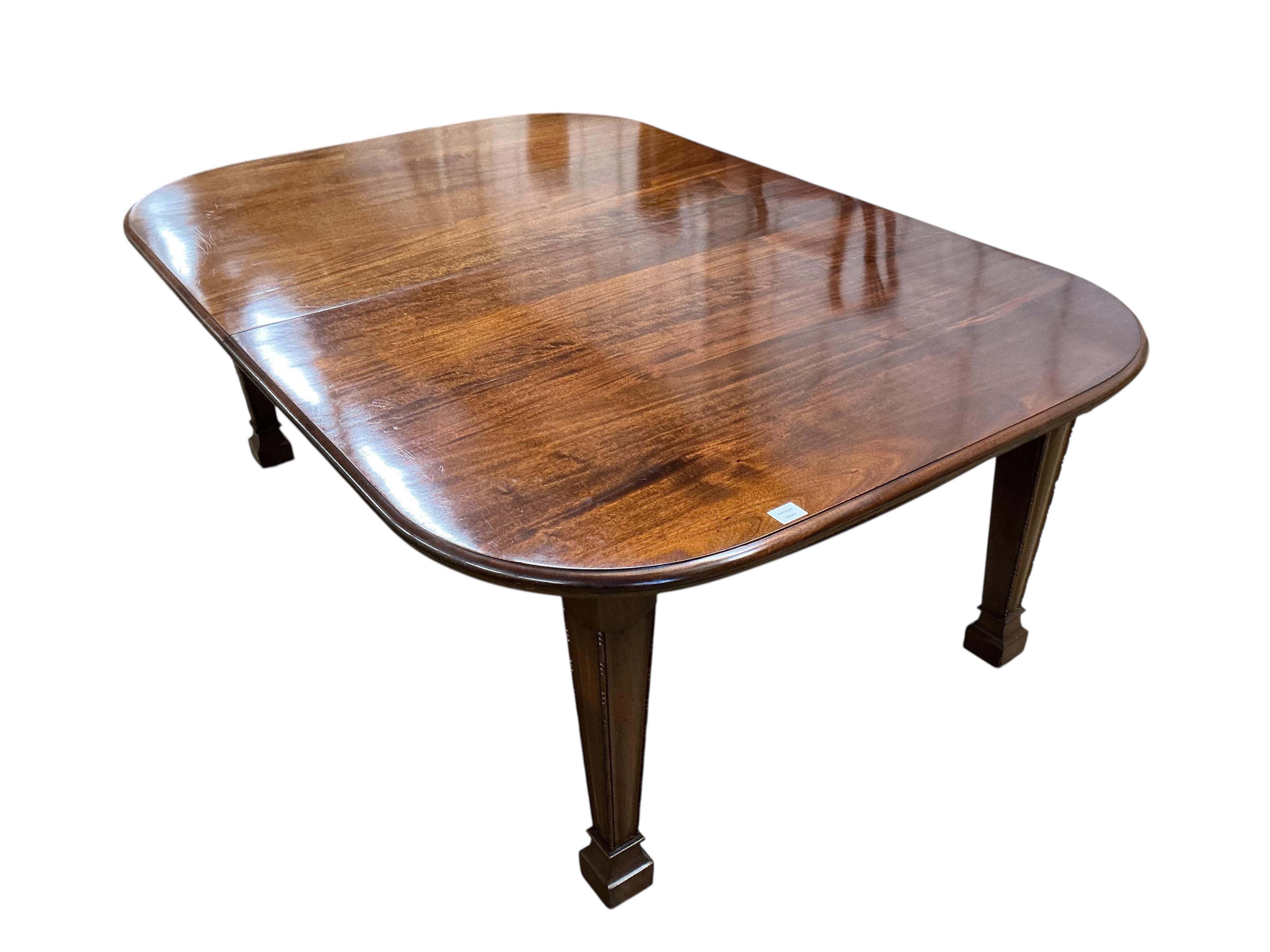 An early 20th century mahogany extending dining table, 294cm extended, three spare leaves, depth 140cm, height 75cm